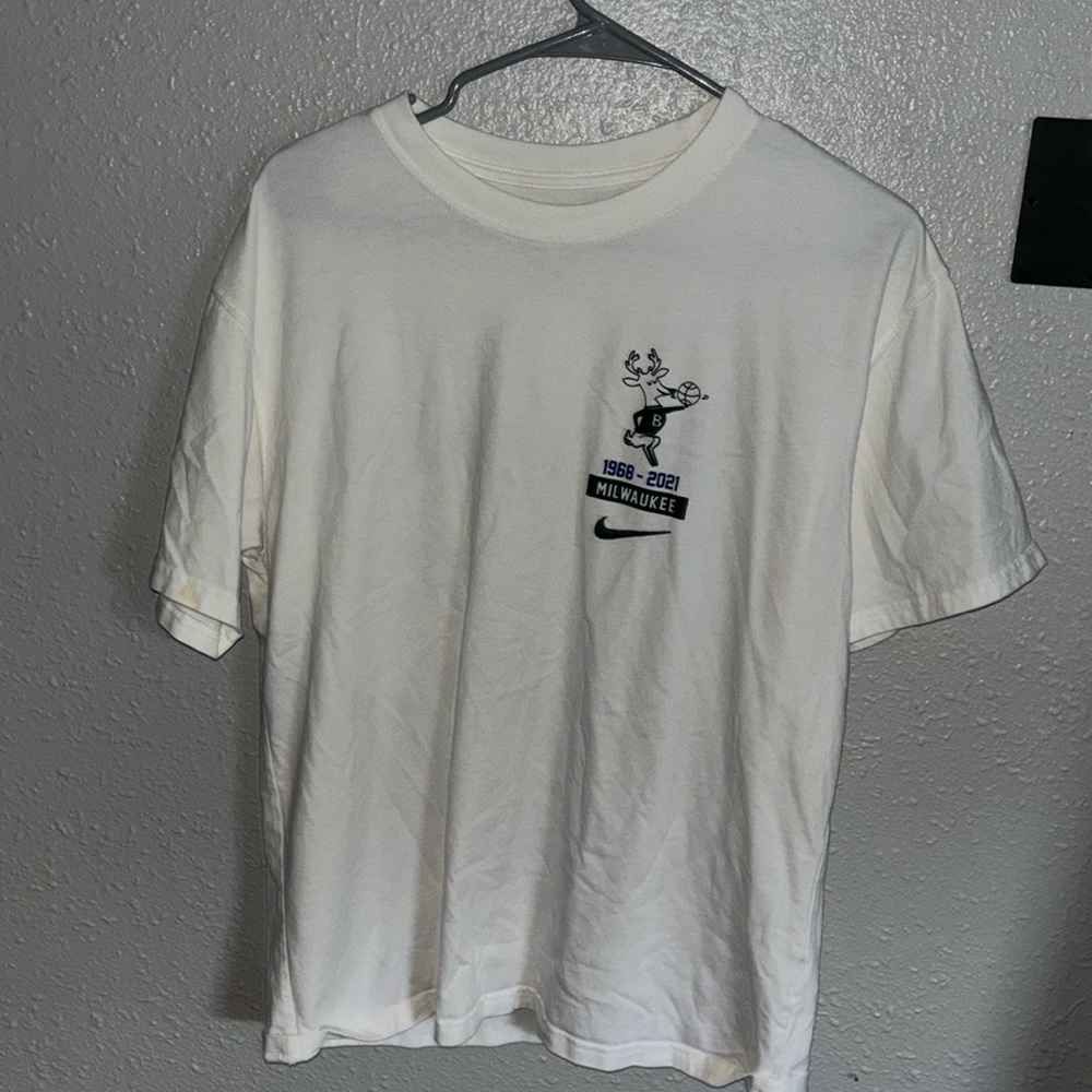 Nike Milwaukee Bucks Tshirt